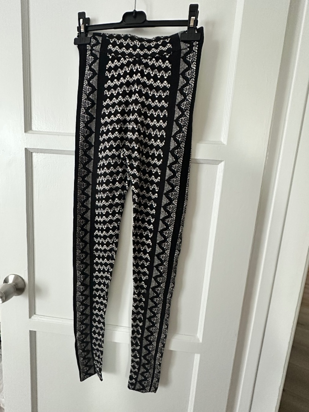 BCBG MAXAZRIA BLACK COMBO MARINE JACQUARD LEGGING DIC2F330 XXS Black and white